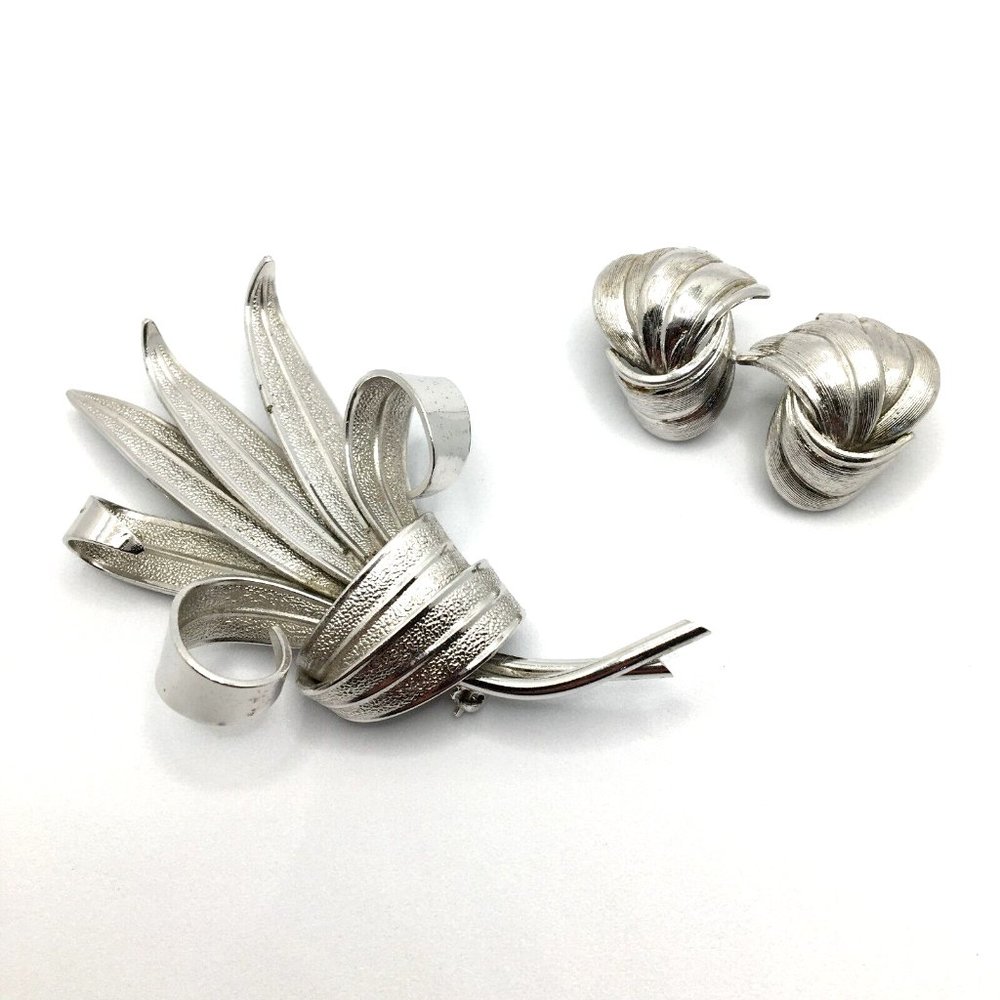 Vintage Coro Pegasus Silver Tone Swirled Textured Brooch and Earring Set Signed